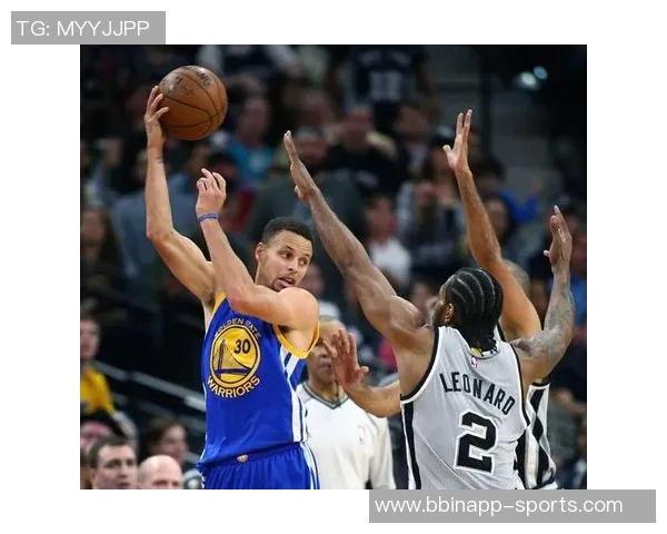 克莱空切未能命中半空篮引发争议疑似遭对手推搡不满摊手抗议